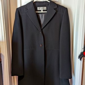 Larry Levine Long black woman's 2-button blazer